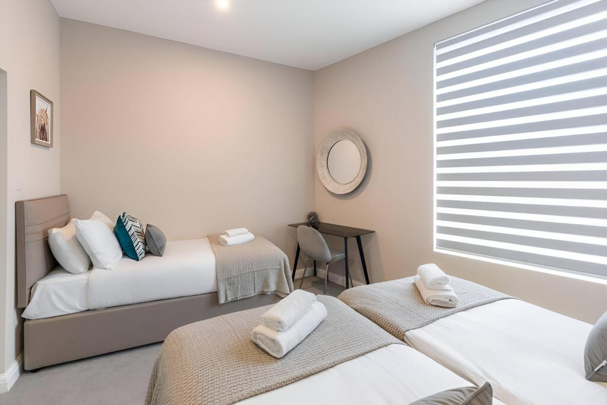 Earthy Elegance Stylish 4br For Urban Escapes Appartement Londres