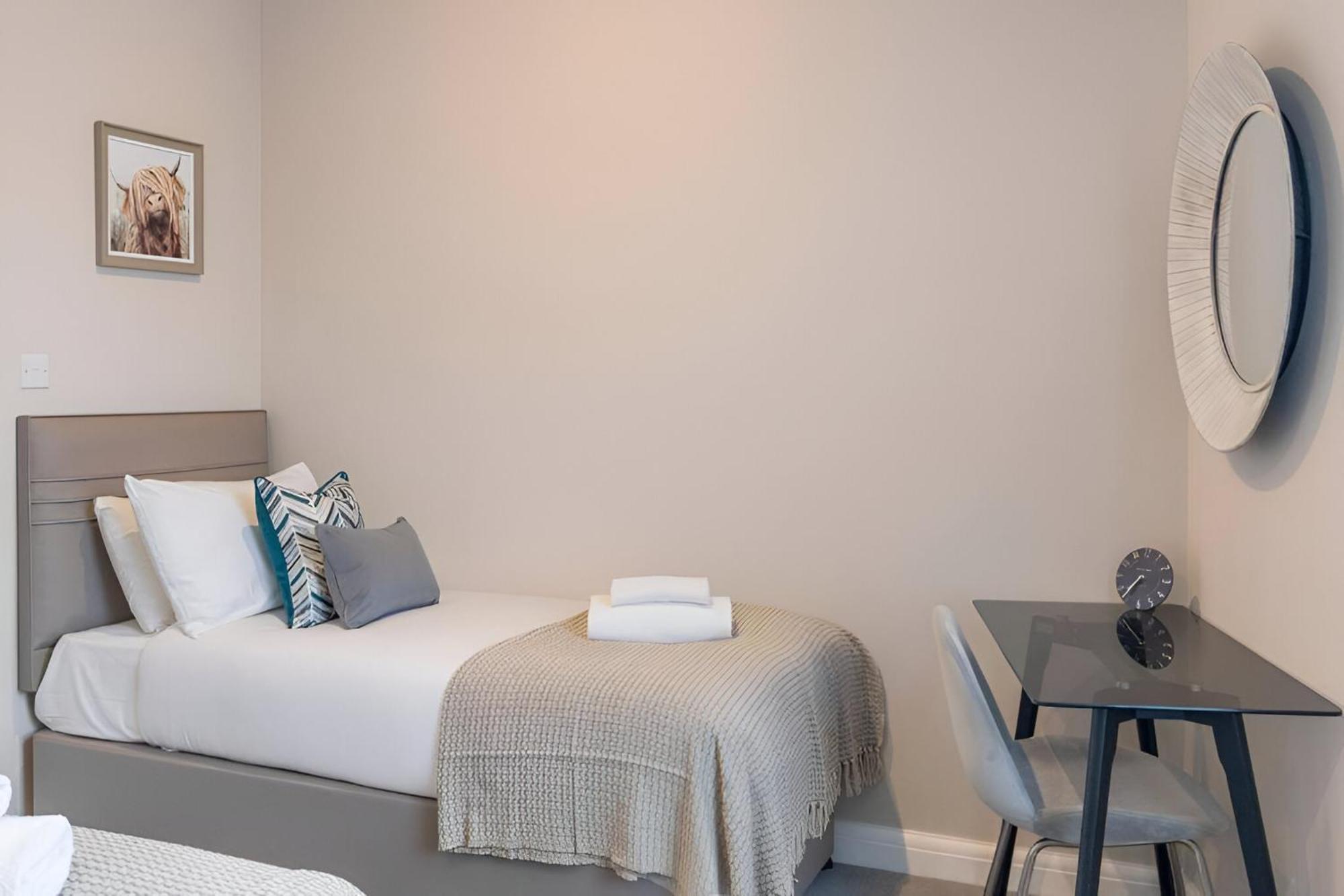 Earthy Elegance Stylish 4br For Urban Escapes Appartement Londres